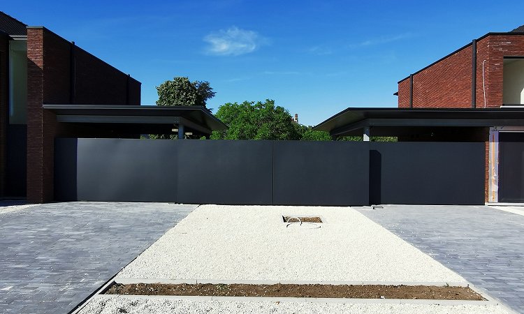 Design schuifpoorten uit één grote naadloze plaat - Stevoort