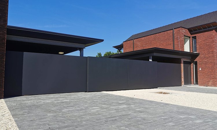 Design schuifpoorten uit één grote naadloze plaat - Stevoort