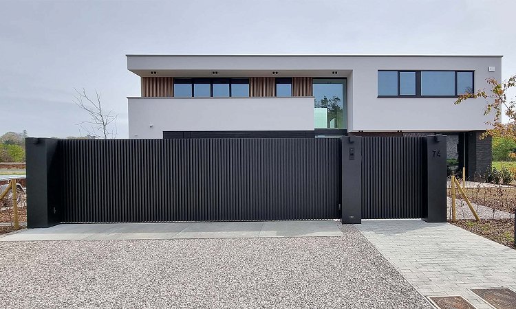 Aluminium design schuifpoort met looppoort | alinel profielen