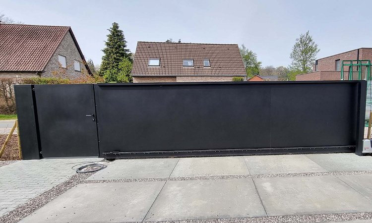 Aluminium design schuifpoort met looppoort | alinel profielen