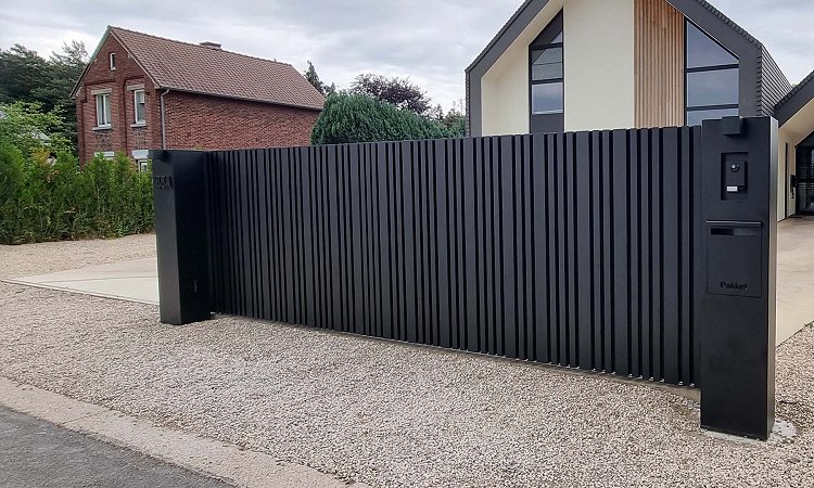 Aluminium schuifpoort met Cupro profielen Zwart | Model Cupro