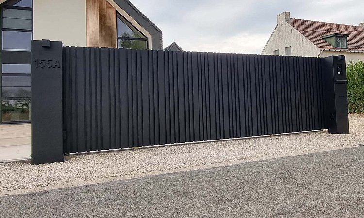 Aluminium schuifpoort met Cupro profielen Zwart | Model Cupro