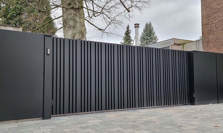 High-end aluminium schuifpoort met exclusieve panelen | Model Cupro dicht