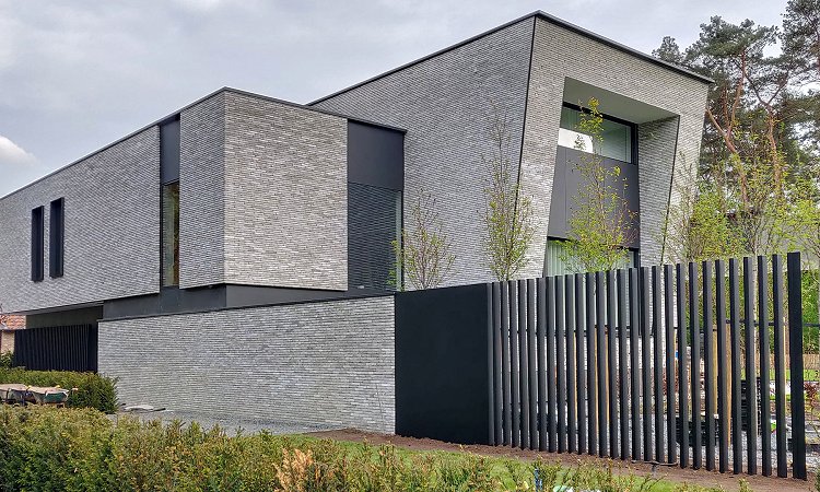 Stalen schuifpoort met verticale kokers zonder tussensteun - Hechtel