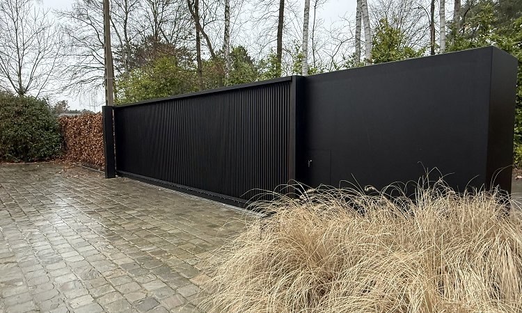 Aluminium schuifpoort met XXL brievenbus en LED-Line — Keerbergen