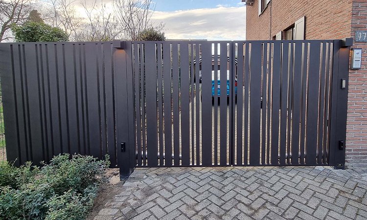 Aluminium vleugelpoort met verticale profielen - Model Cupro