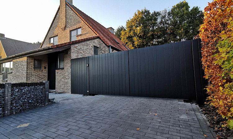 Aluminium vleugelpoort met vast stuk in stijl Lamels - Hasselt