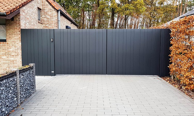 Aluminium vleugelpoort met vast stuk in stijl Lamels - Hasselt