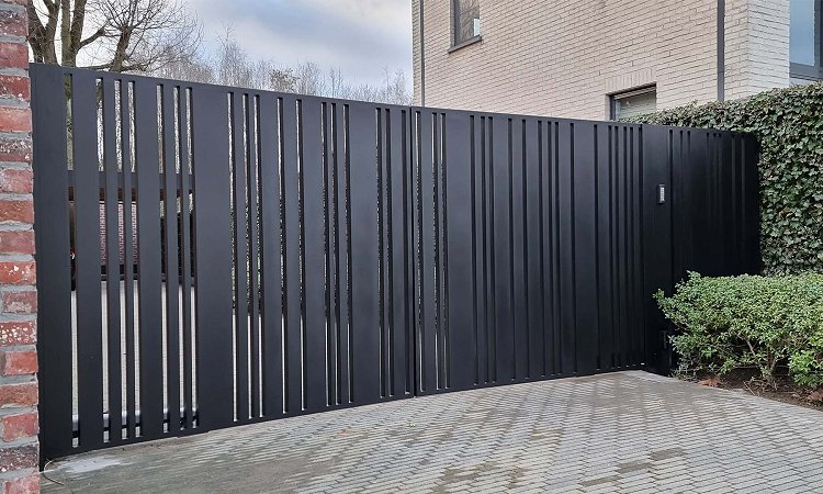 Zwarte Aluminium vleugelpoort - Model Cupro