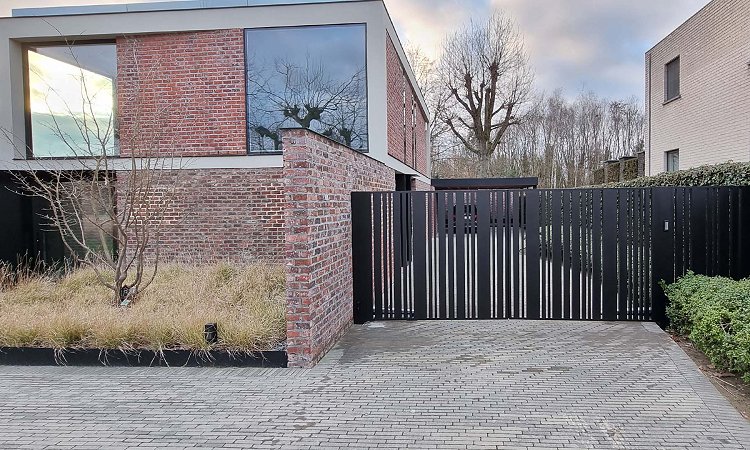 Zwarte Aluminium vleugelpoort - Model Cupro