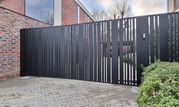 Zwarte Aluminium vleugelpoort - Model Cupro