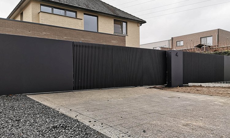 Design project schuifpoort in stijl Lamels gecombineerd met loopdeur en panelen in Panel