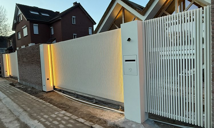 Aluminium schuifpoort met LED-verlichting RAL1013 — Kanne