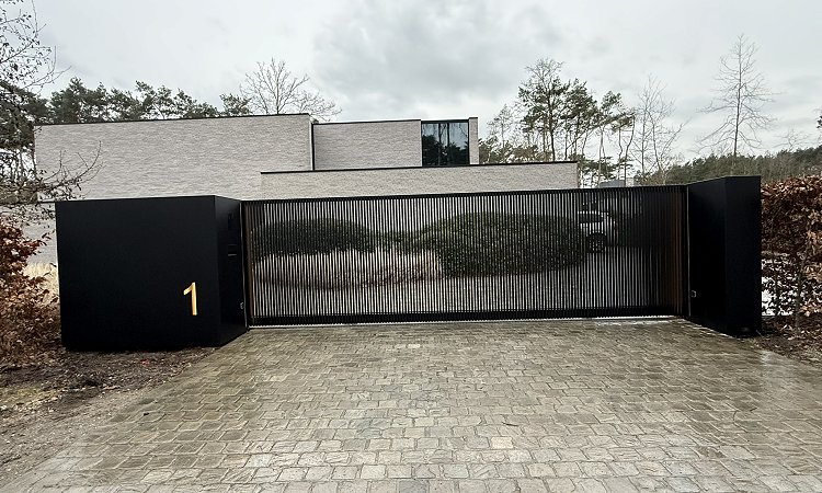 Aluminium schuifpoort met XXL brievenbus en LED-Line — Keerbergen