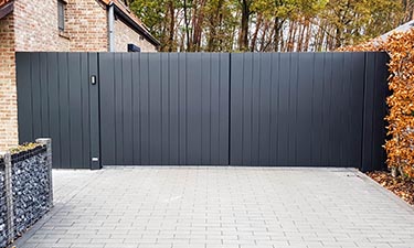 Aluminium vleugelpoort met vast stuk in stijl Lamels - Hasselt