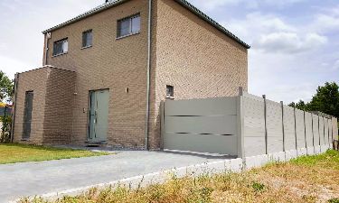 Aluminium draaideur met strakke vlakke panelen