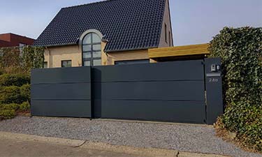 Moderne aluminium schuifpoort in Borgloon, Limburg