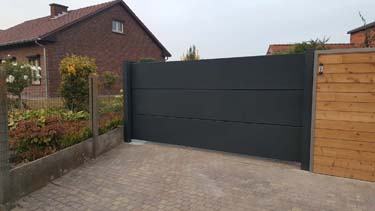 Aluminium design schuifpoort uit aluminium cassetten in heukelom, riemst, limburg