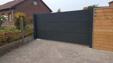 Aluminium design schuifpoort uit aluminium cassetten in heukelom, riemst, limburg