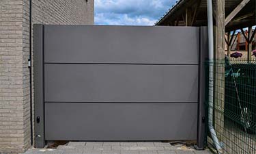 Moderne aluminium vleugelpoort te neeroeteren