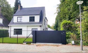 Design schuifpoort uit vlakke aluminium plaat / paneel