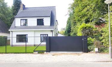 Design schuifpoort uit vlakke aluminium plaat / paneel