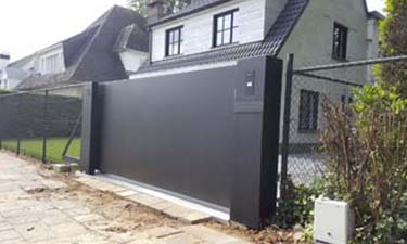 Design schuifpoort uit vlakke aluminium plaat / paneel