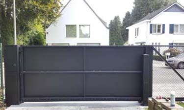 Design schuifpoort uit vlakke aluminium plaat / paneel