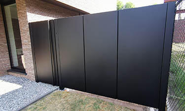 Moderne veugelpoort verticale aluminium panelen - Paal